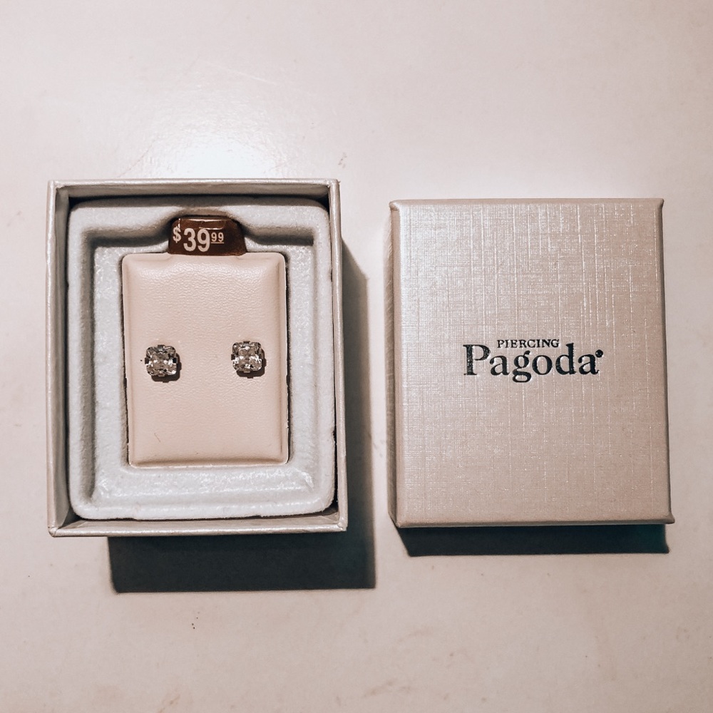 Piercing pagoda diamond earrings